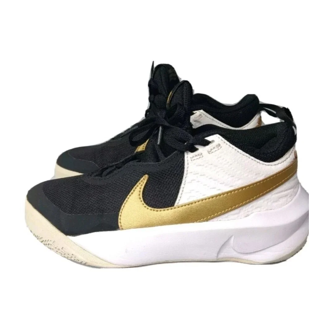 Nike Team Hustle D10 Black Metallic Gold (GS) Shoes Size 4 Y Sneakers